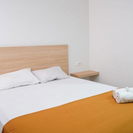 Urooms Tanah Abang Джакарта Экстерьер фото