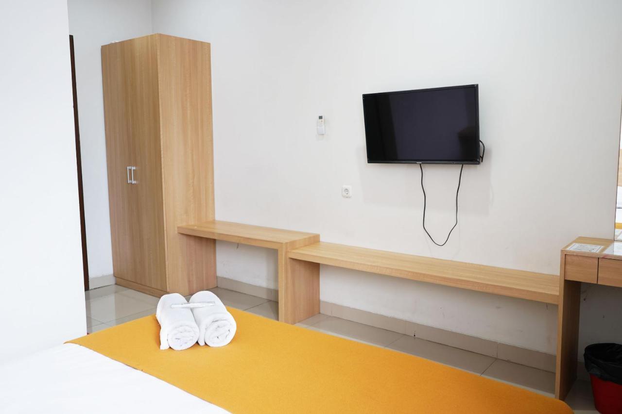 Urooms Tanah Abang Джакарта Экстерьер фото