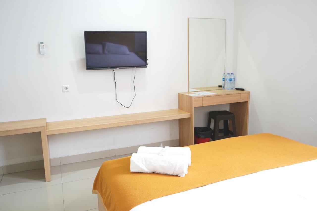 Urooms Tanah Abang Джакарта Экстерьер фото