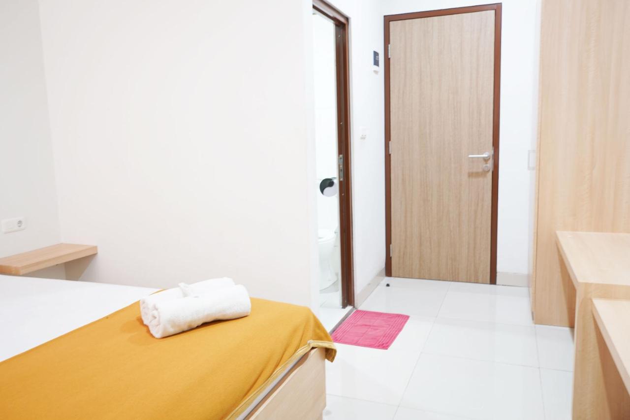 Urooms Tanah Abang Джакарта Экстерьер фото
